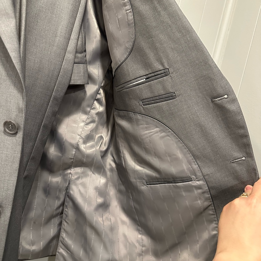 Men's Gray Suit - Picture 4 of 6